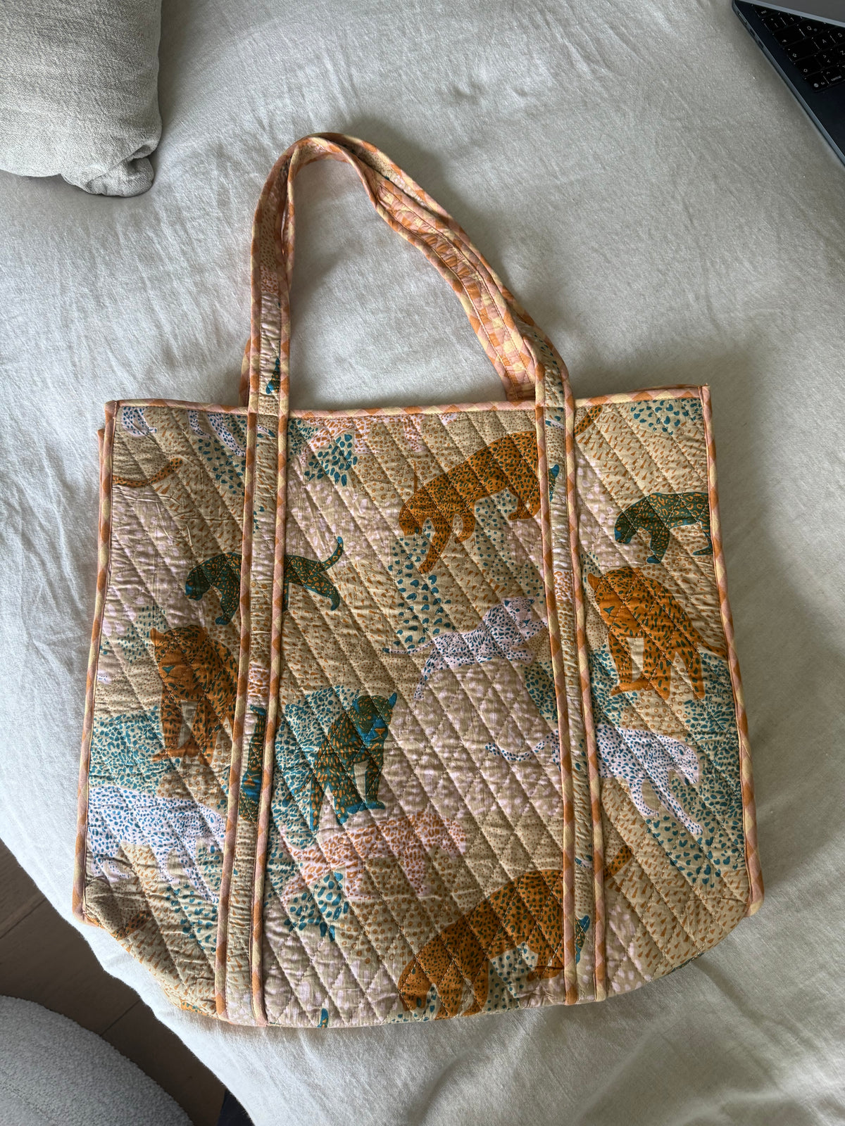 Tote beige con tigres