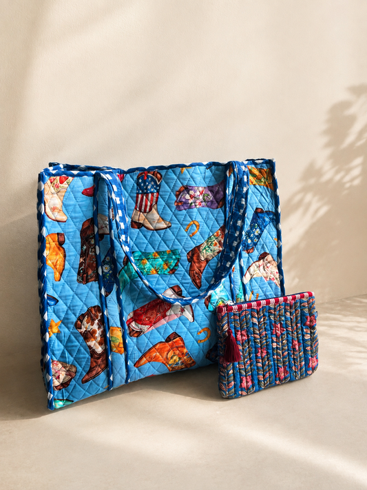 Tote azul con botas vaqueras