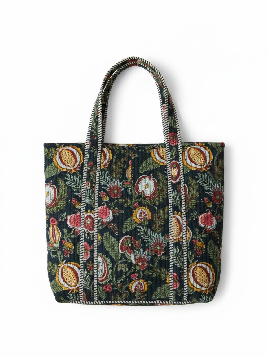 Tote negra con frutas