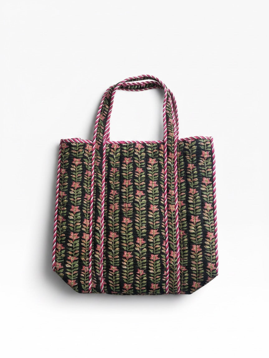 Tote negra con flores