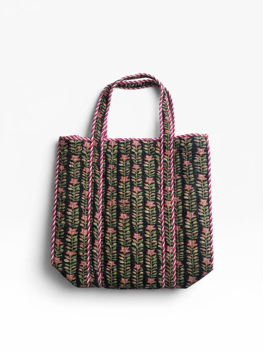 Tote negra con flores
