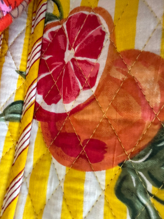 Tote con flores naranjas