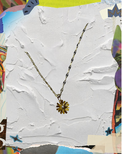 Collar flor amarilla