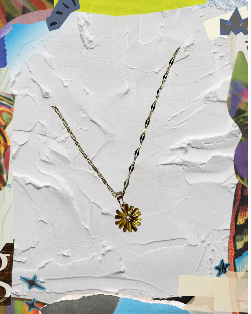 Collar flor amarilla