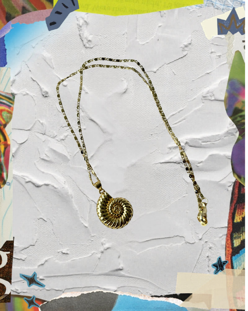 Collar caracol dorado